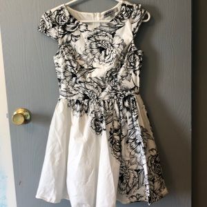 Size S white floral dress